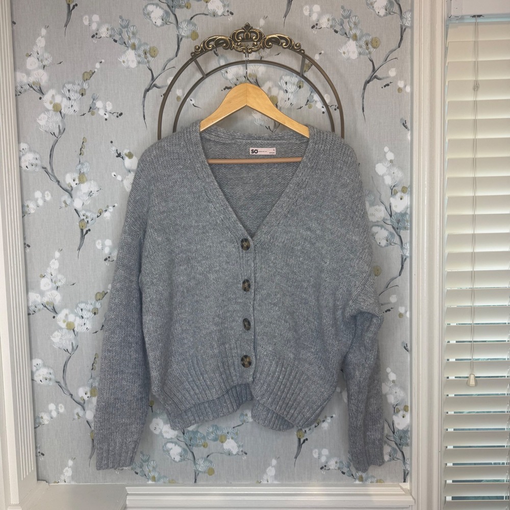 SO Womens Grey V-Neck Button Front Chunky Knit Cardigan Sweater Size Medium